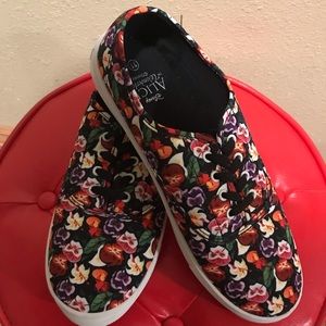 Walt Disney Alice in Wonderland Floral Sneakers 11